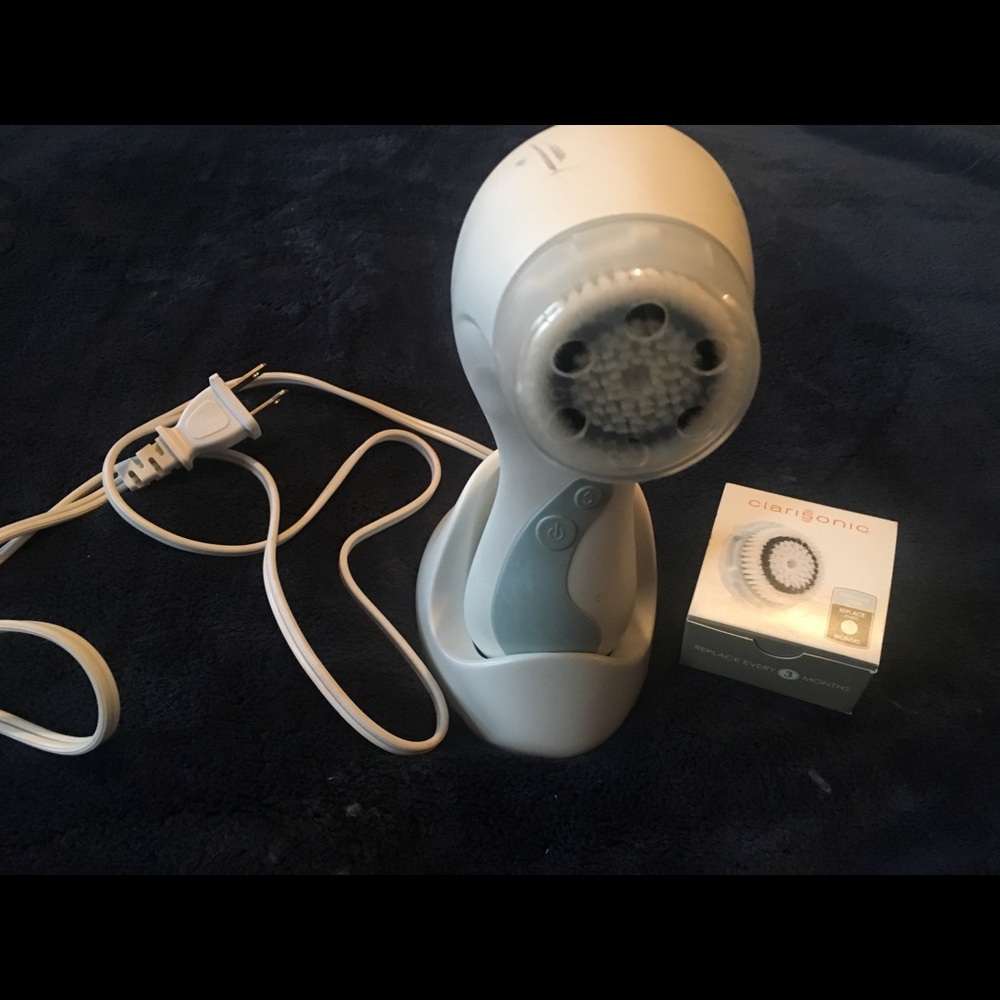 Clarisonic Pro w charging base and 2 new brushes